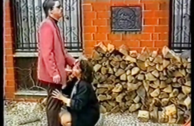 XXX قرمز غالب از دوست خود قرار کوص مالی داده و آن را تحت شهوانی جفت