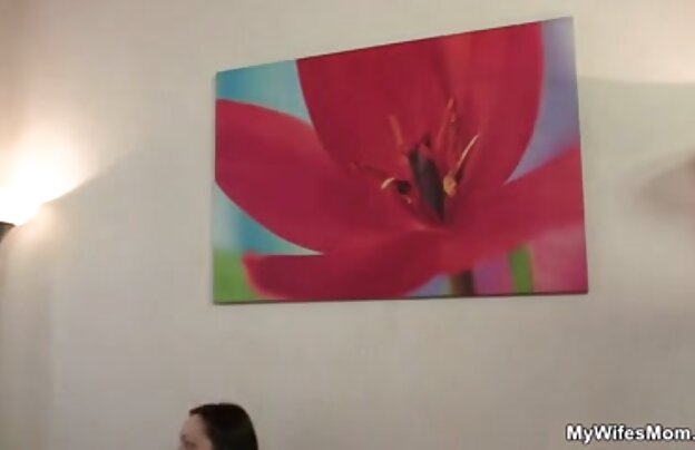 XXX یک دختر زیبا و جوان پردازش توسط جفت از جراحی شبکه تصاویر سکسی از کوس میله های زندان.
