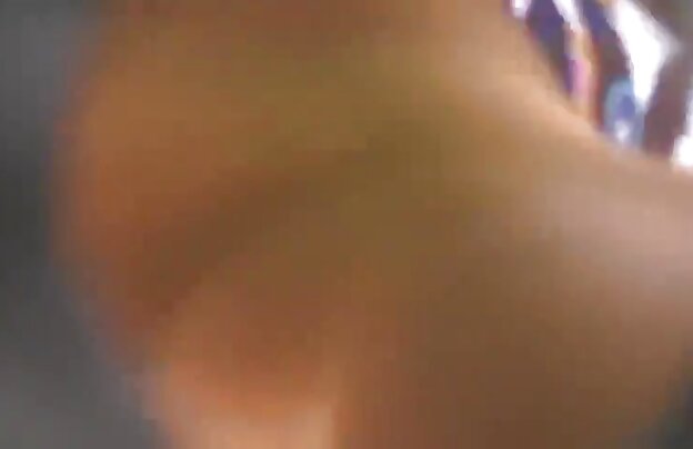 XXX عوضی جوان است که سکس کس ناب با نوار چسب به تخته موضوع