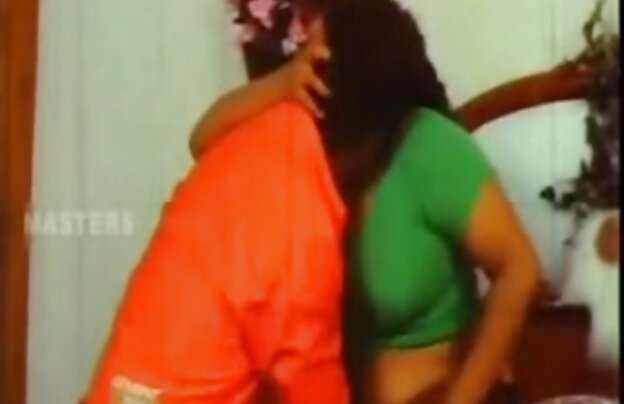 XXX کودک کوص سفید جاسوسی مادر زن و شوهر با زبان و