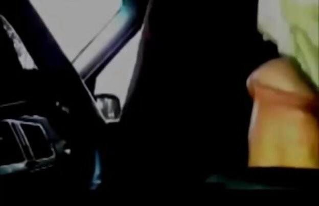 XXX پسر در یک دختر زیبا یک سگ ماده در شورت گوس سگسی در الاغ او