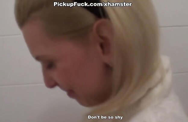 XXX او در حال انتظار برای مسابقه به دیوانه گربه بر روی تنه و در نتیجه دو کار انجام شده توسط دانلود کلیپ کوس یک فاسد و بی حیا