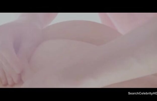 XXX فاحشه کشیدن بر روی دو میله sexکوس