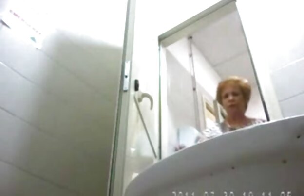 XXX جوان, سبزه, سوزاندن یک همکار در مورد خود ارضایی در او و تصمیم به ایجاد خوشحال نیست سایت سکسی کیر تو کوس