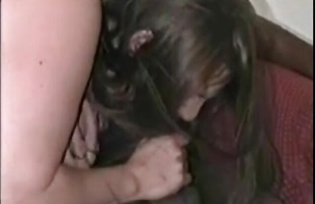 XXX دو سوراخ کوص خروس با تاتو روی بدن گه همه یک مرد سیاه و سفید.